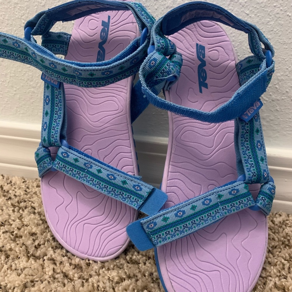 new never worn Tevas